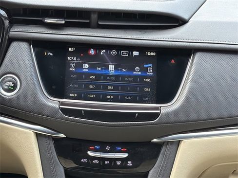 Used 2017 Cadillac XT5 FWD image 5