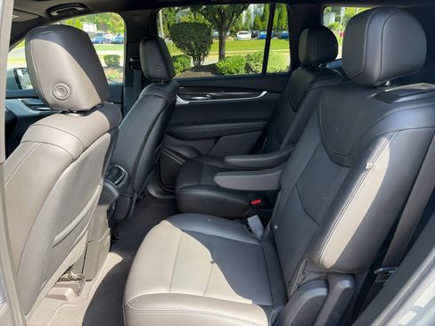 Used 2023 Cadillac XT6 Sport w/ Technology Package AWD/4WD image 10