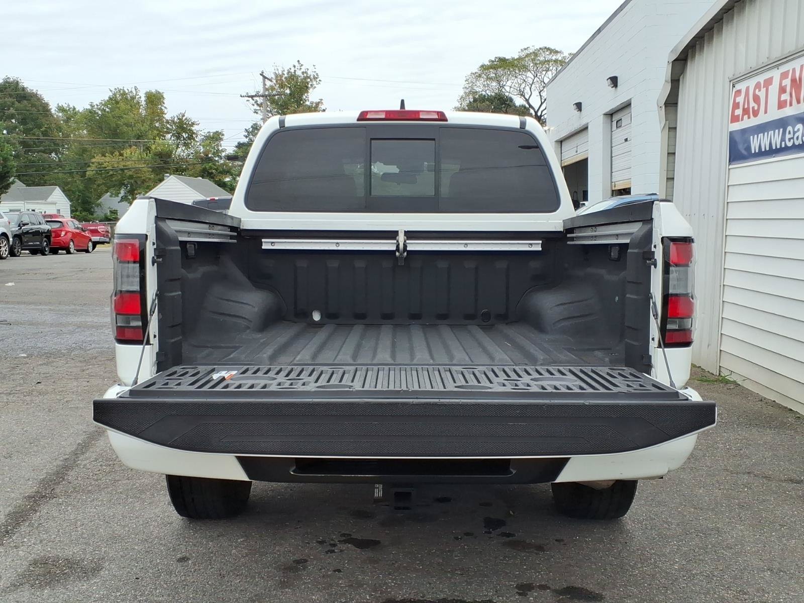 Used 2022 Nissan Frontier SV RWD image 5