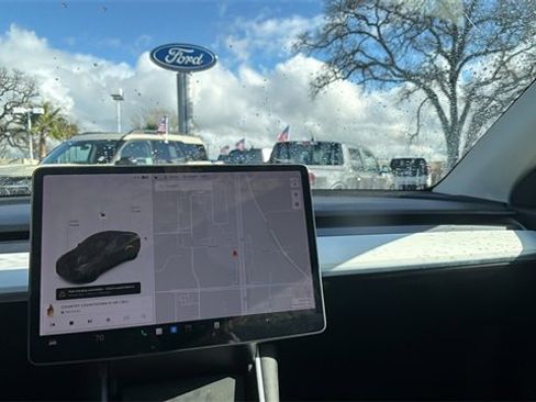 Used 2021 Tesla Model Y Long Range image 11