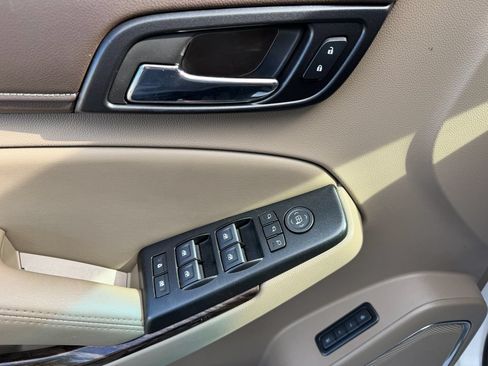 Used 2019 GMC Yukon XL SLT w/ Open Road Package AWD/4WD image 11