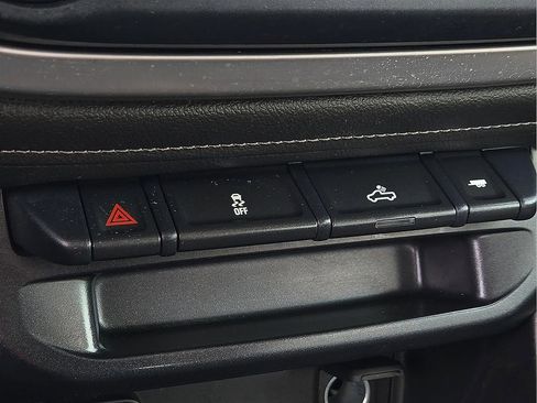 Used 2019 GMC Canyon SLE image 16