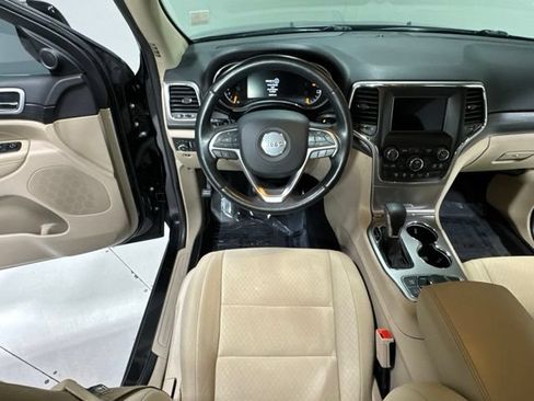 Used 2019 Jeep Grand Cherokee Laredo AWD/4WD image 15