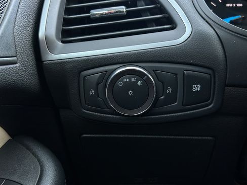 Used 2020 Ford Edge SE FWD image 26