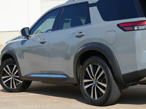 Used 2023 Nissan Pathfinder Platinum FWD image 34