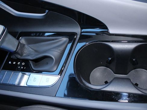Used 2024 Hyundai Elantra Blue FWD image 18