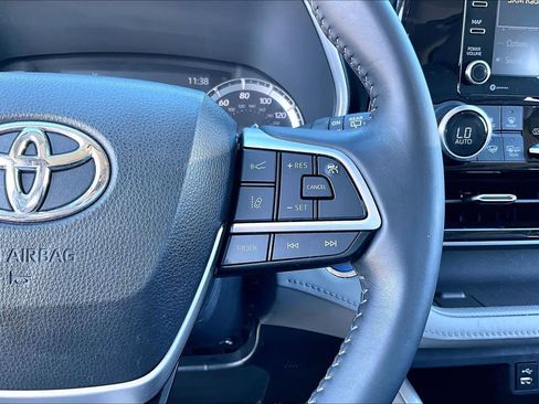 Used 2022 Toyota Highlander XLE image 22