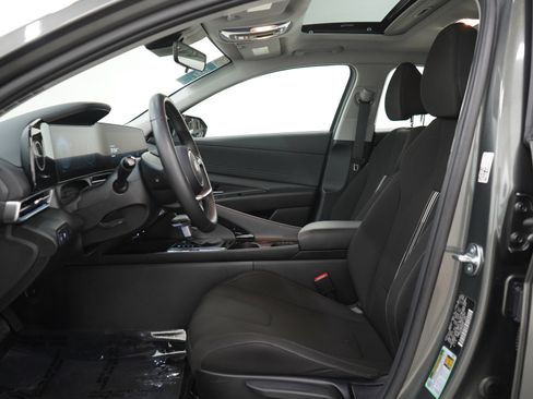Used 2025 Hyundai Elantra SEL FWD image 21
