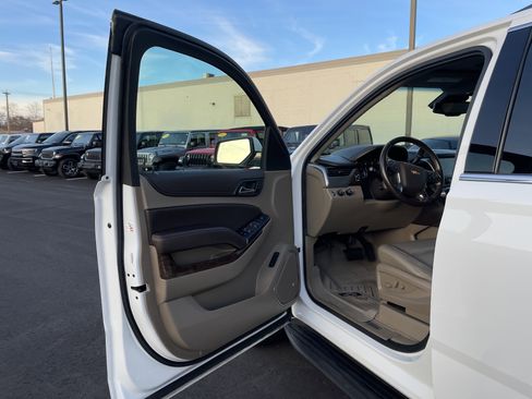 Used 2020 Chevrolet Suburban LT image 39