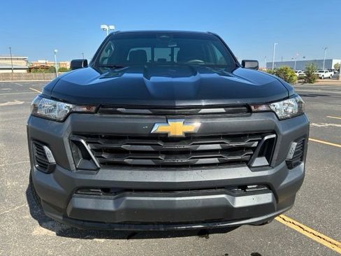 Used 2025 Chevrolet Colorado W/T w/ Advanced Trailering Package AWD/4WD image 8