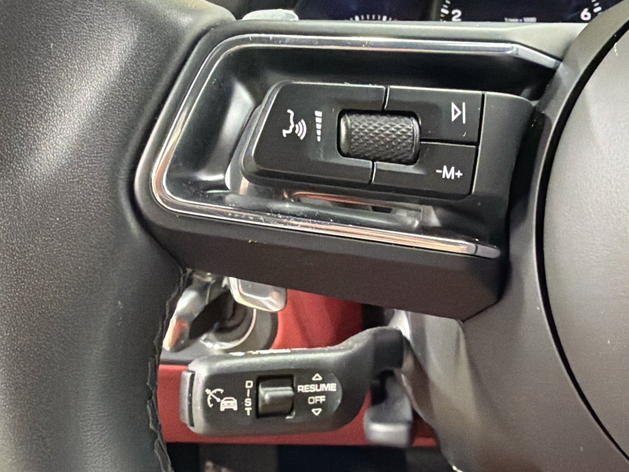 Certified 2026 Porsche Macan AWD/4WD image 36