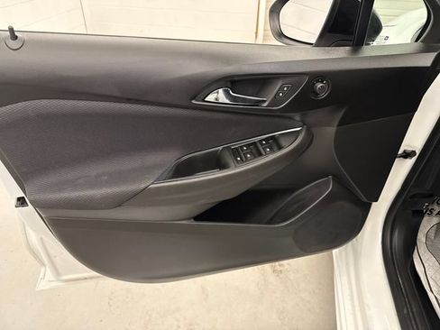 Used 2018 Chevrolet Cruze LT w/ Convenience Package FWD image 11