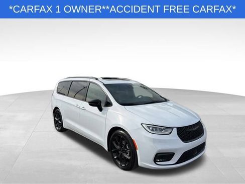 Used 2025 Chrysler Pacifica Limited image 1