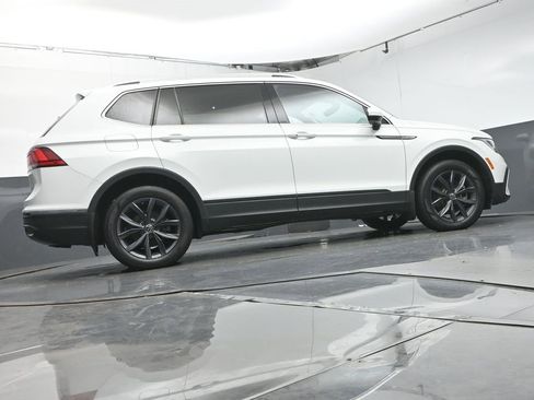 Used 2022 Volkswagen Tiguan SE image 39