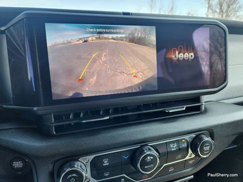 Used 2025 Jeep Wrangler Willys image 35