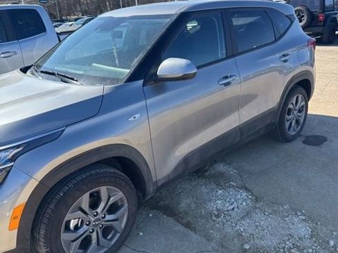 Used 2026 Kia Seltos LX image 2