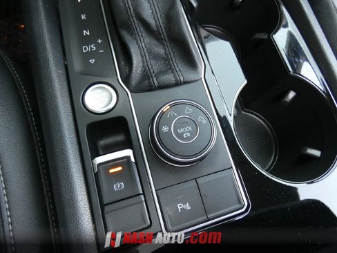 Used 2018 Volkswagen Atlas SEL AWD/4WD image 50