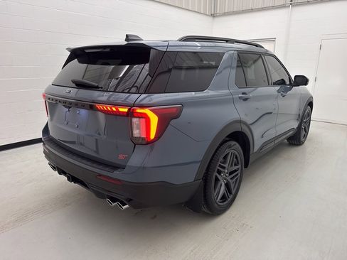 Used 2025 Ford Explorer ST image 19