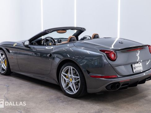 Used 2017 Ferrari California T RWD image 10