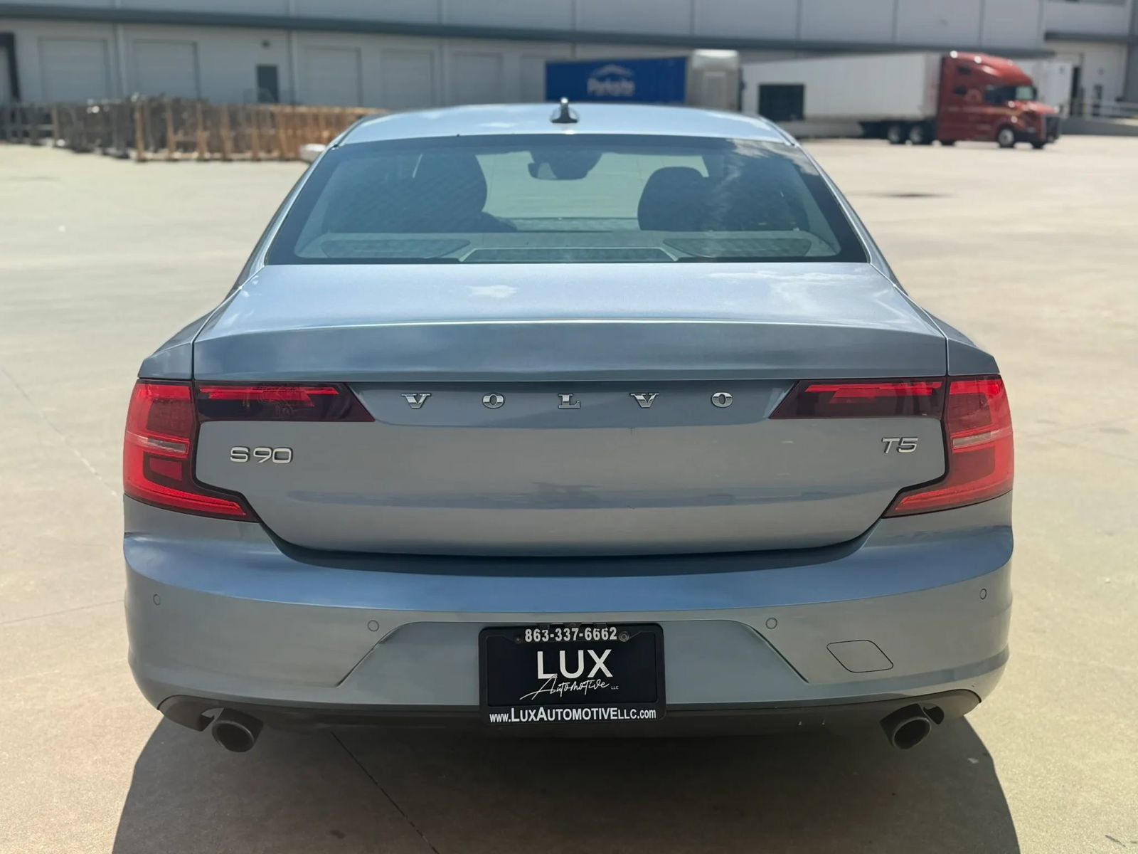 Used 2018 Volvo S90 T5 Momentum w/ Convenience Package FWD image 9