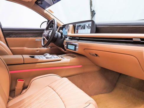 Certified 2025 Genesis G90 3.5T image 15