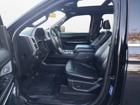 Used 2021 Ford Expedition XLT image 19