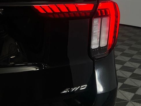 Used 2025 Ford Explorer Active image 28