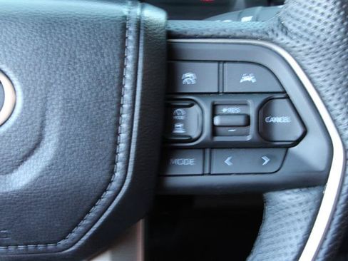 Used 2025 Toyota Tacoma SR5 AWD/4WD image 18