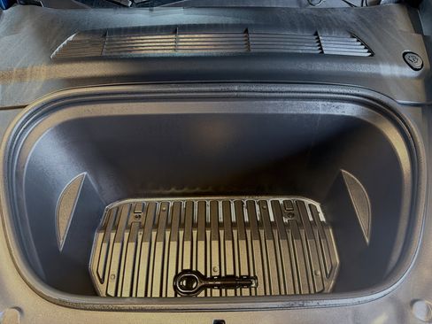 Used 2023 Tesla Model Y Long Range image 33