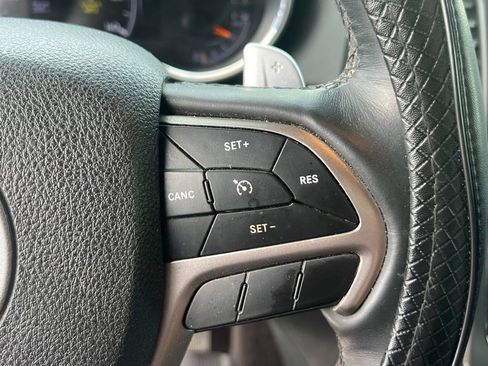 Used 2018 Jeep Grand Cherokee Limited AWD/4WD image 32