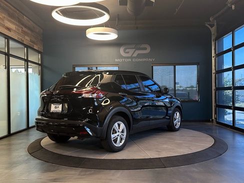 Used 2021 Nissan Kicks S FWD image 3