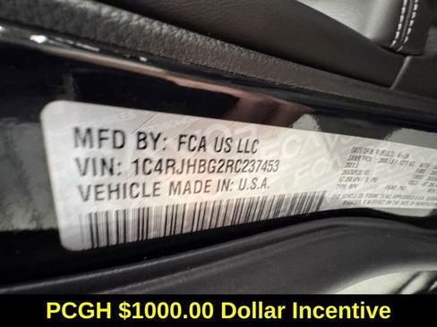 Used 2024 Jeep Grand Cherokee Limited w/ Black Appearance Package image 27