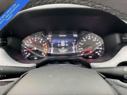 Used 2024 Jeep Compass Latitude image 29