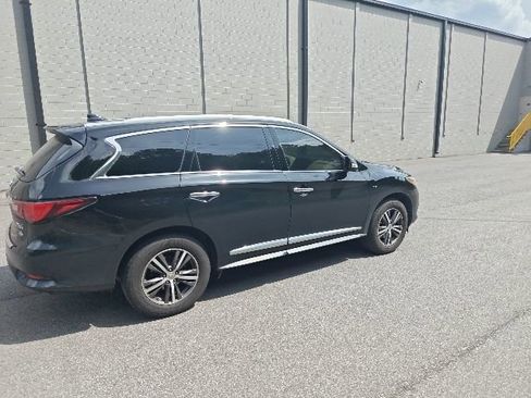 Used 2019 INFINITI QX60 Luxe w/ Essential Package FWD image 3
