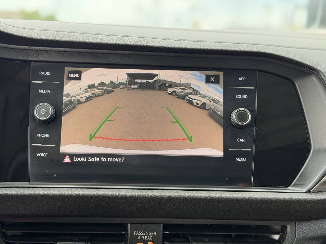 Used 2019 Volkswagen Jetta SEL w/ Cold Weather Package FWD image 19