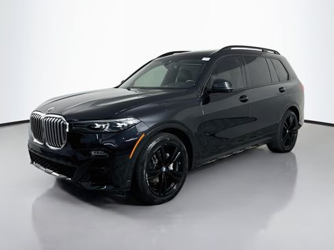 Used 2022 BMW X7 xDrive40i w/ M Sport Package AWD/4WD image 4
