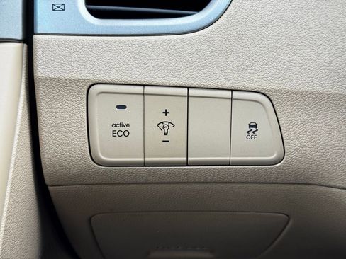 Used 2013 Hyundai Elantra GLS w/ Preferred Pkg image 28