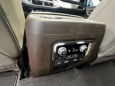 Used 2021 GMC Yukon SLT w/ SLT Luxury Plus Package AWD/4WD image 15