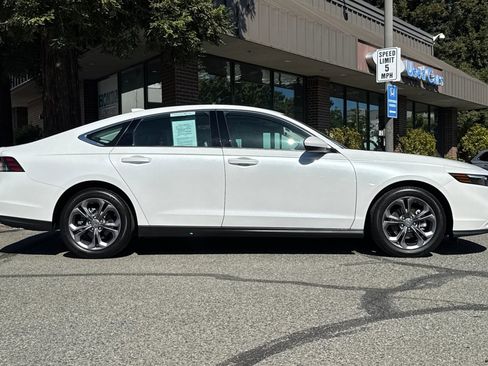 Used 2023 Honda Accord EX image 3