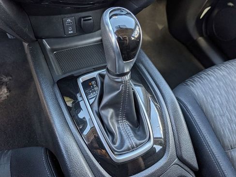 Used 2017 Nissan Rogue S image 31