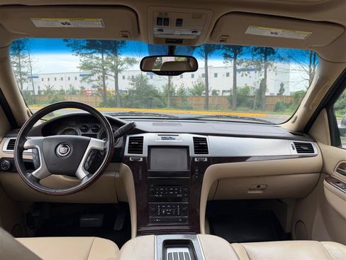 Used 2011 Cadillac Escalade ESV Premium AWD/4WD image 32