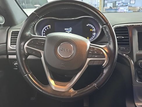 Used 2020 Jeep Grand Cherokee Laredo AWD/4WD image 19