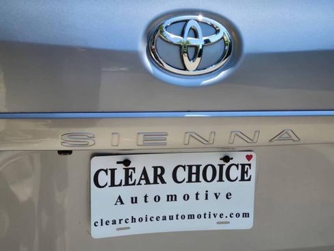 Used 2012 Toyota Sienna XLE w/ Premium Pkg FWD image 24