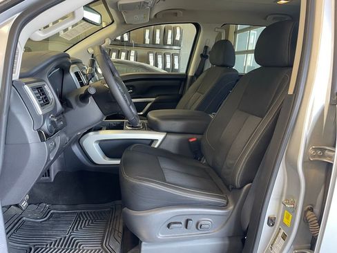 Certified 2018 Nissan Titan SV w/ SV Convenience Package image 11