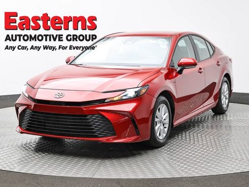 Used 2025 Toyota Camry LE FWD image 1