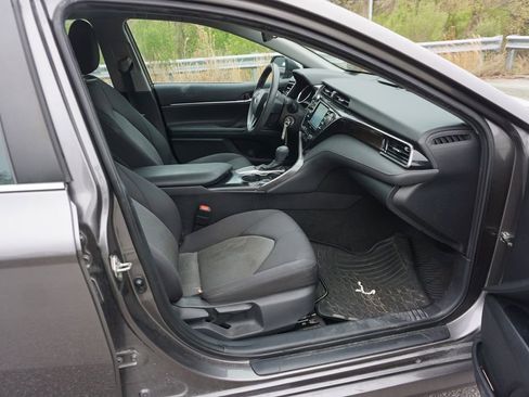 Used 2020 Toyota Camry LE image 15