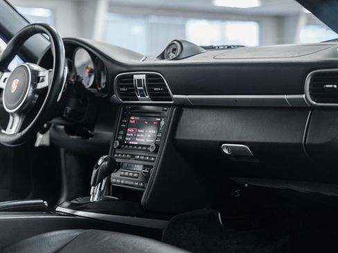 Used 2011 Porsche 911 Turbo S image 22