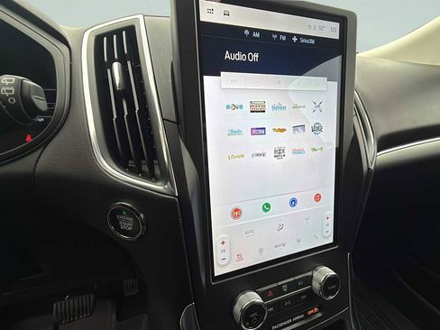 Used 2024 Ford Edge Titanium image 20