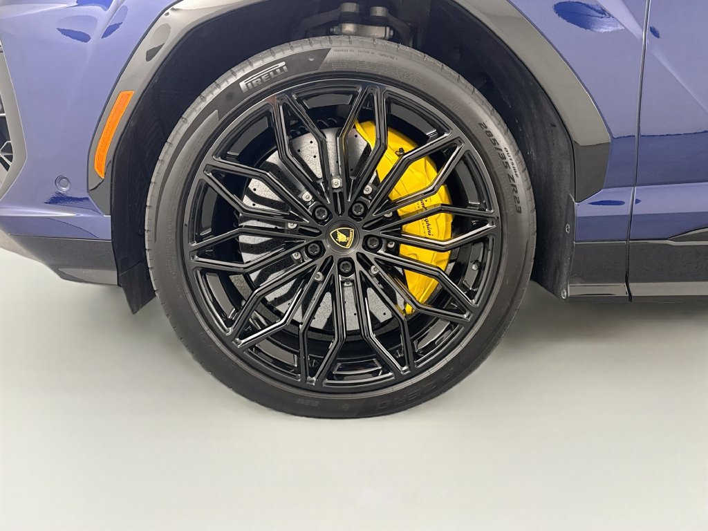 Used 2025 Lamborghini Urus SE AWD/4WD image 34