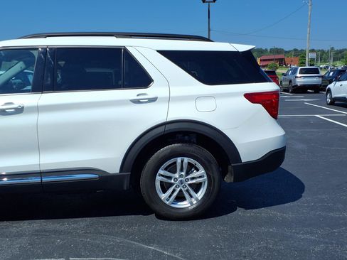 Used 2024 Ford Explorer XLT w/ Equipment Group 202A AWD/4WD image 18